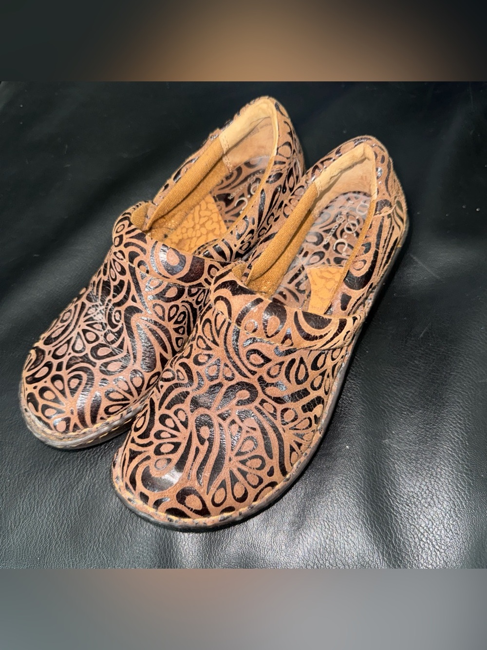 BOC Born Concept Peggy Brown Embossed Leather Clogs 6 Tooled Slip On Mule